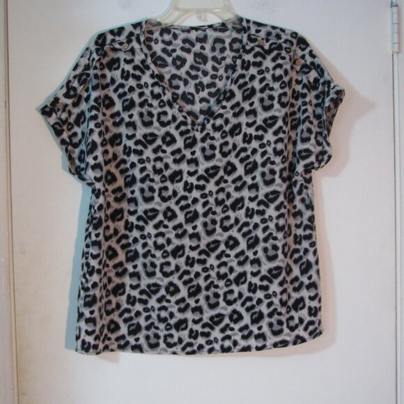 Source Unknown Tops - * Unbranded Animal Print Top Large No Tags Lightweight Buttons